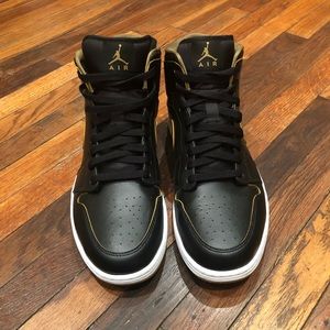 Air Jordan 1 Mid, Black/Gold, Size 12